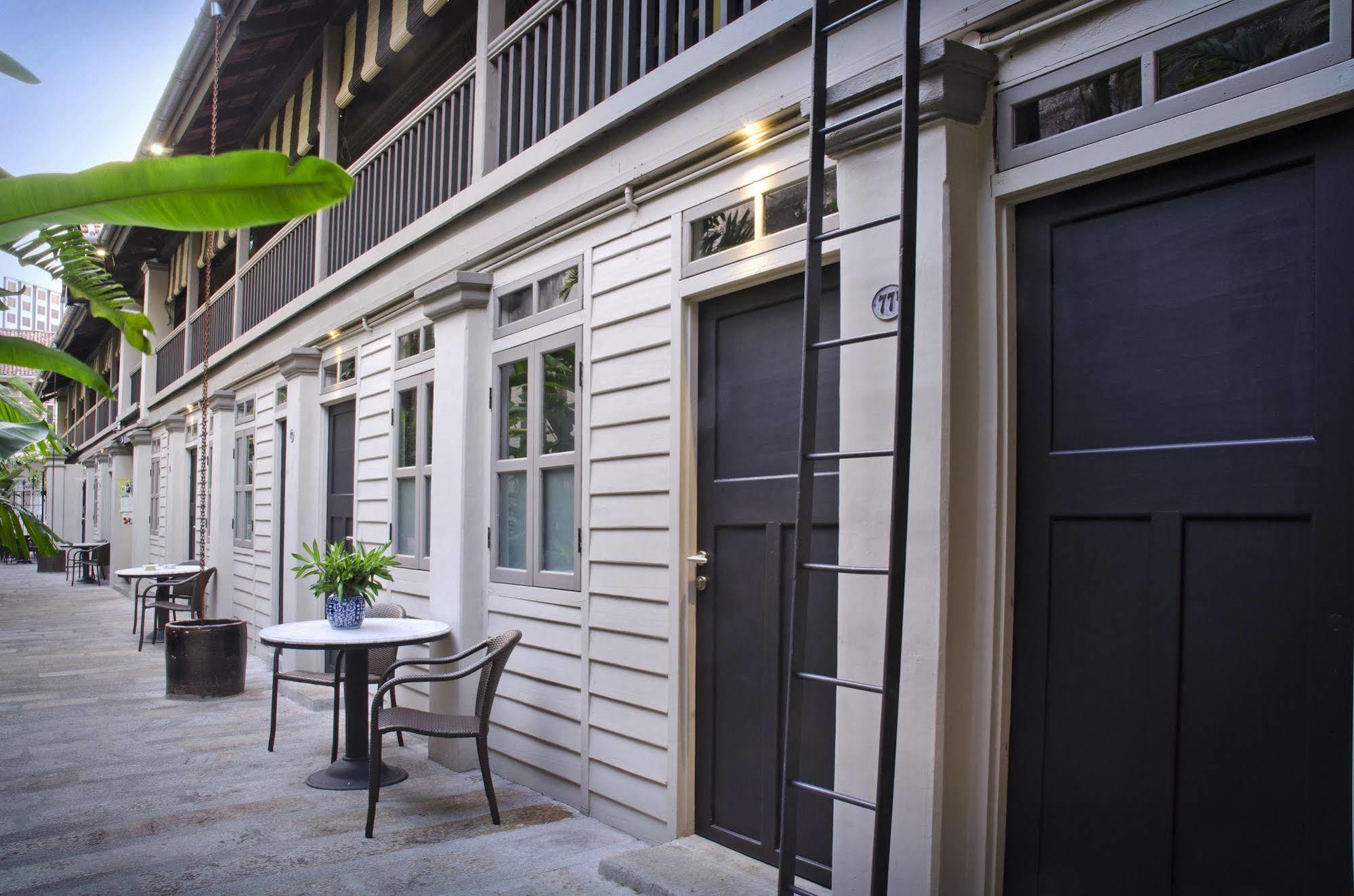 Muntri Mews Hotel George Town Exterior photo
